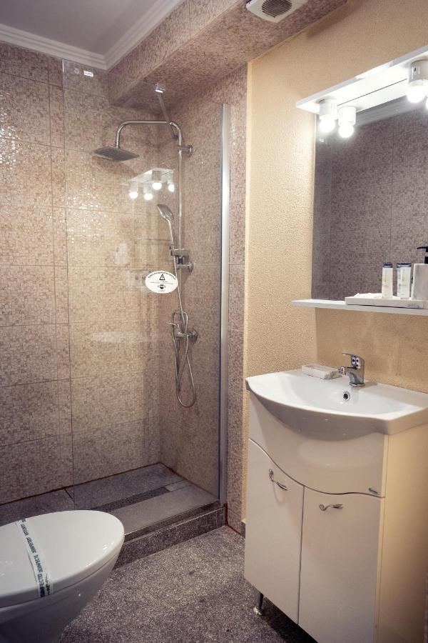 London Apartments Vaslui Zewnętrze zdjęcie